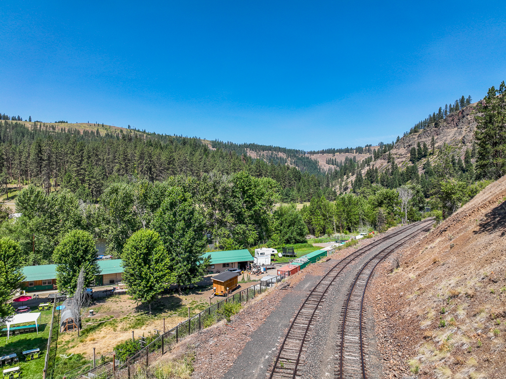 Minam On Tracks